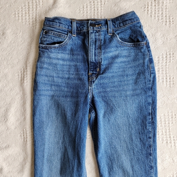Levi's- 70's High- Waisted Slim Straight Women's Vintage Style Jean- Medium Wash - Picture 5 of 10